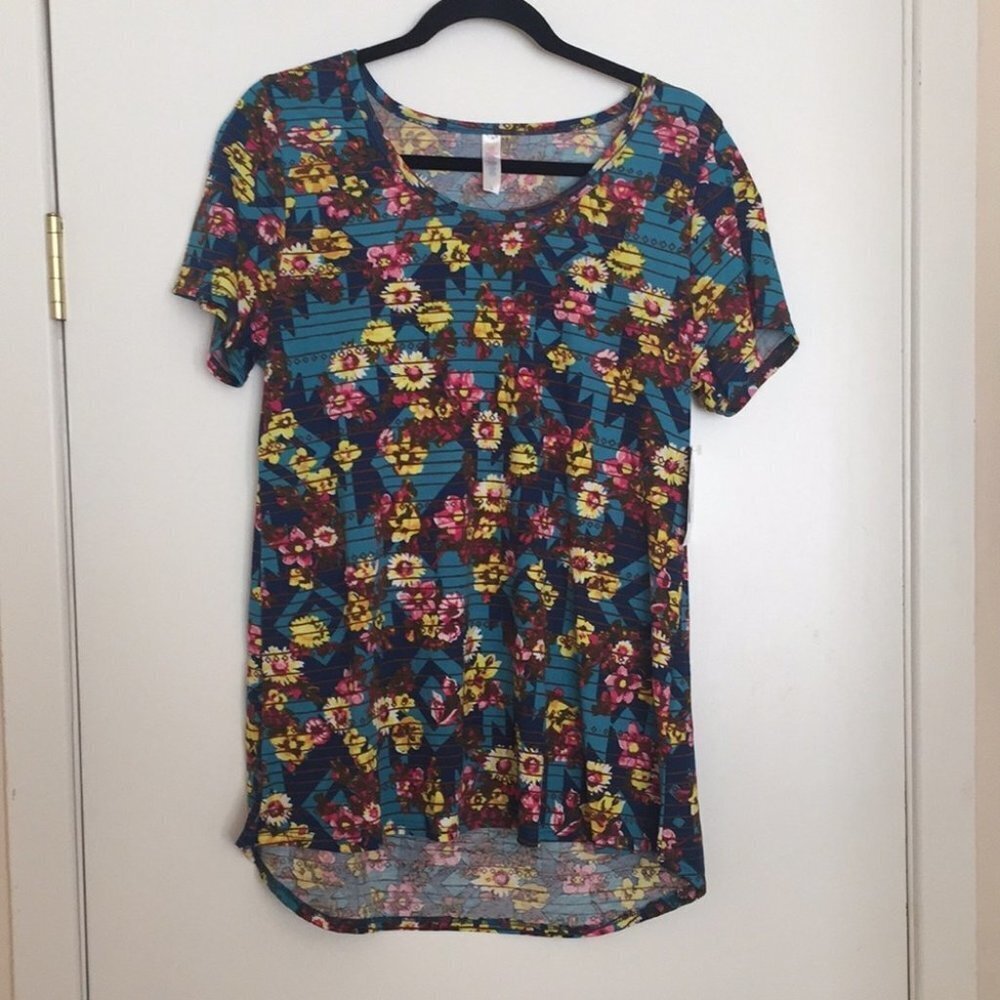 L LuLaRoe Classic Tee‎